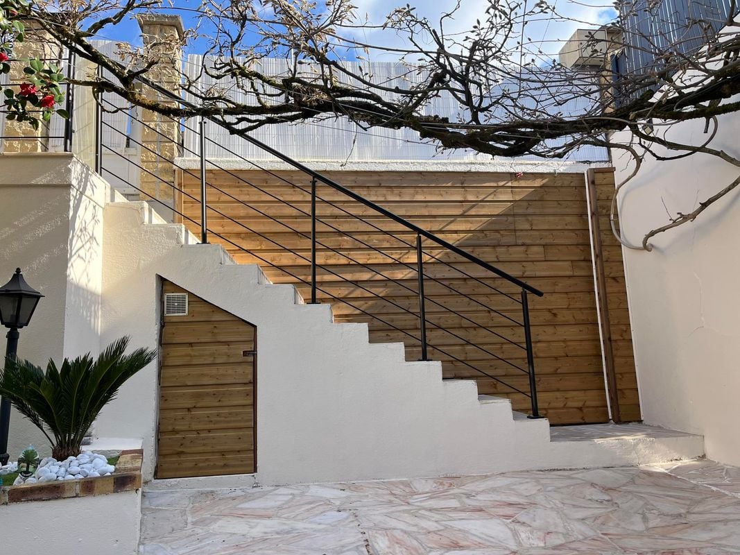 Escalier rénové peinture et bois